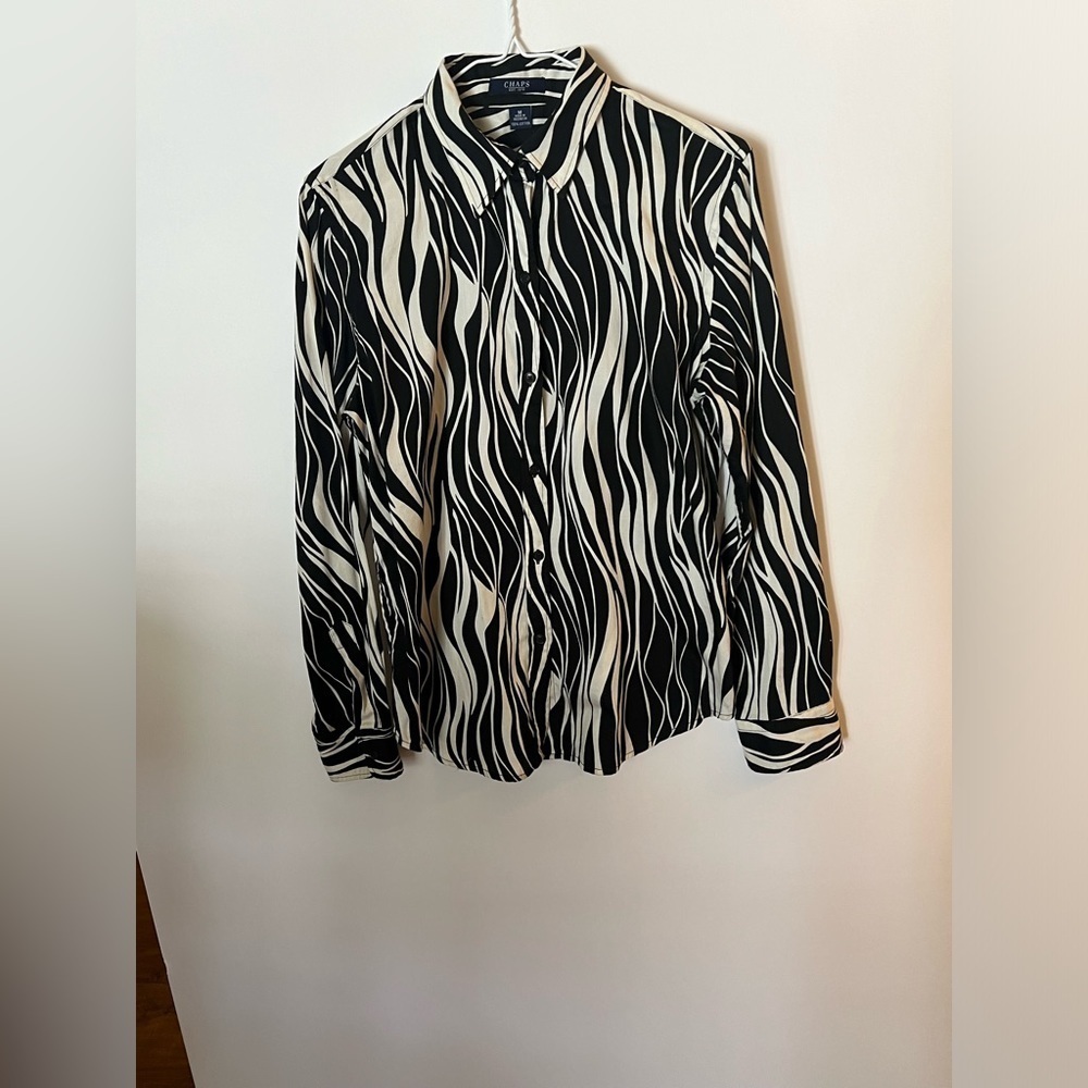 Chaps Black & White Wave-Print Button-Front Blouse - Picture 5 of 5